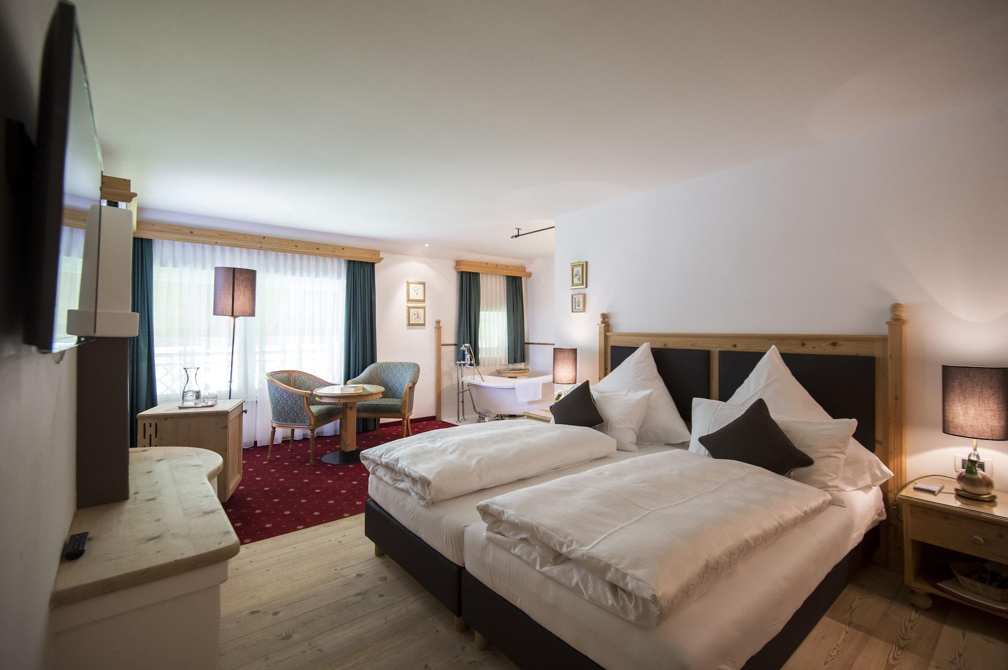 Hotel Acadia - Adults Mountain Home Сельва-ді-Валь-Гардена Екстер'єр фото