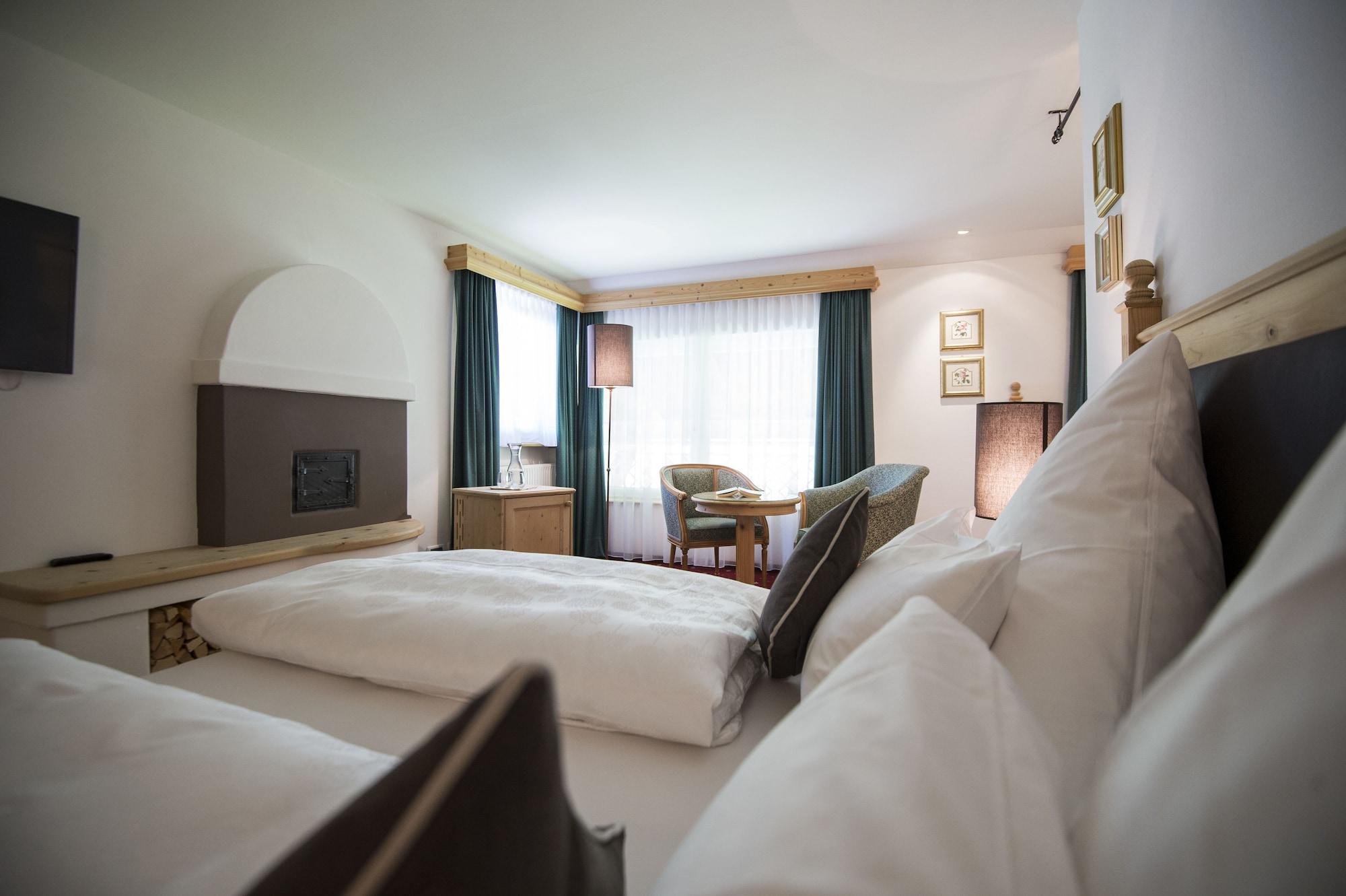 Hotel Acadia - Adults Mountain Home Сельва-ді-Валь-Гардена Екстер'єр фото