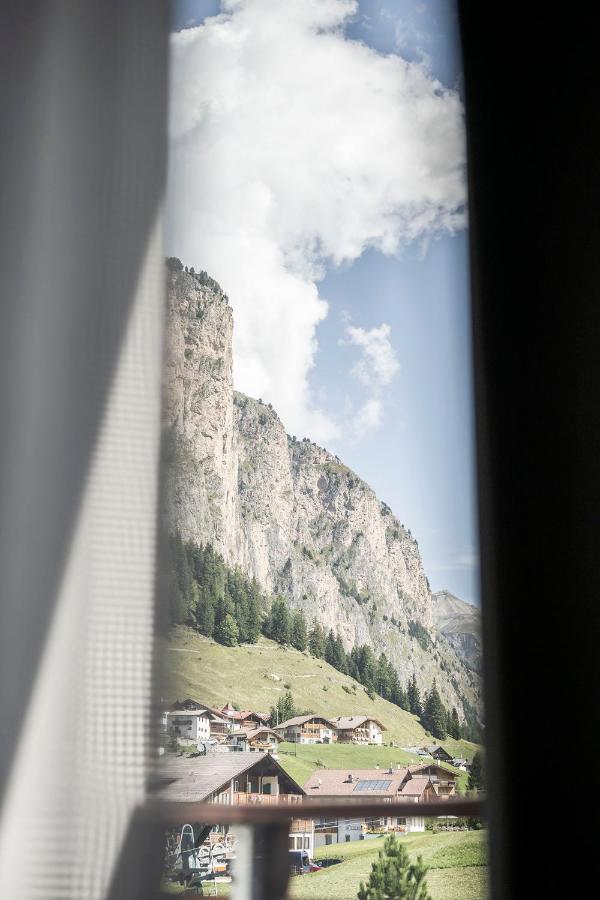 Hotel Acadia - Adults Mountain Home Сельва-ді-Валь-Гардена Екстер'єр фото