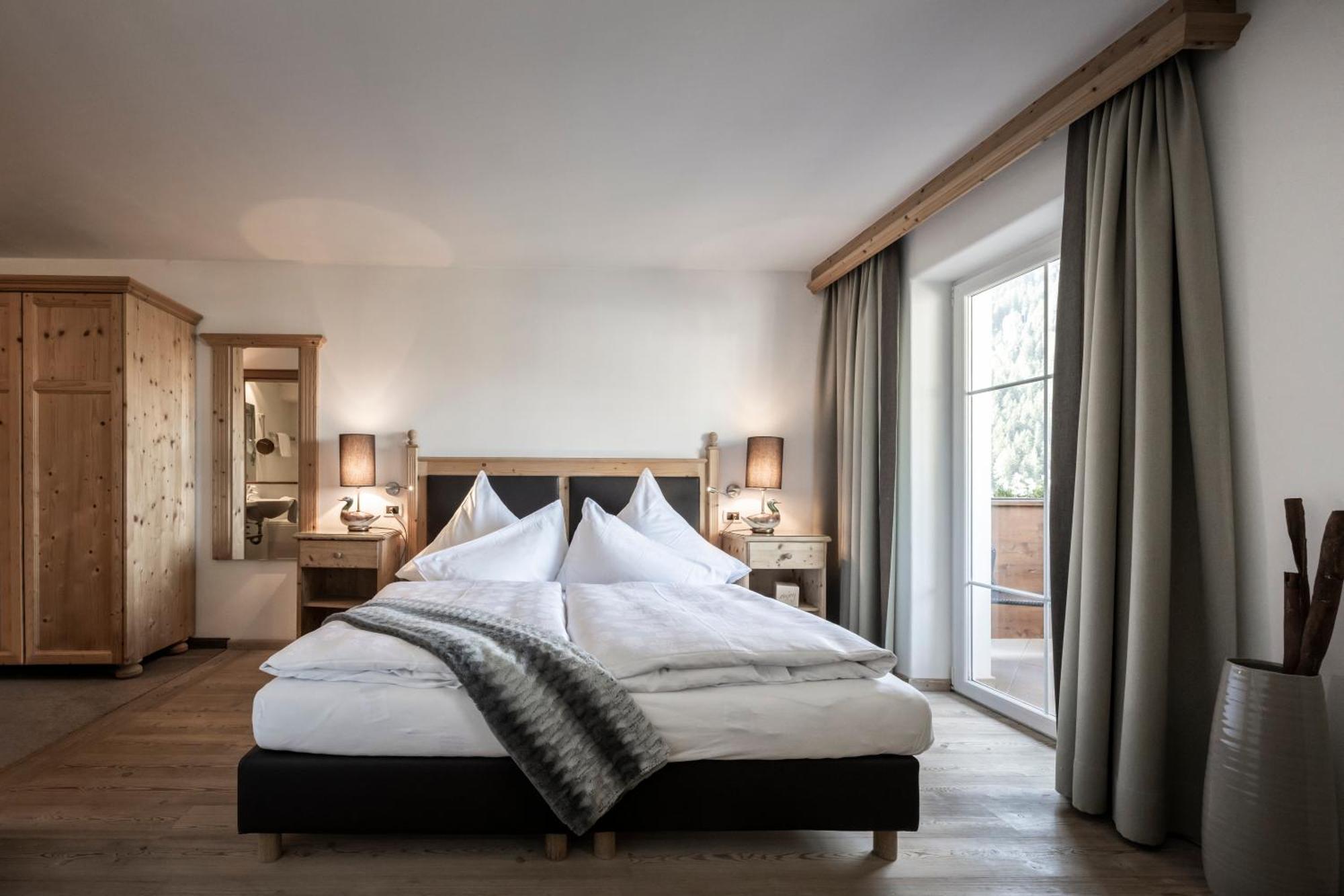 Hotel Acadia - Adults Mountain Home Сельва-ді-Валь-Гардена Екстер'єр фото